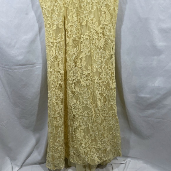 NEW La Femme [ 2 ] Stretch Lace High Slit Gown in Pale Yellow - Picture 10 of 14